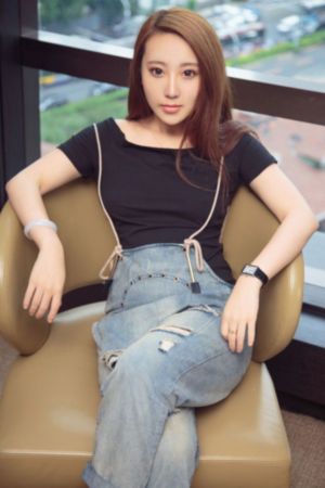 《被丈夫的下属推来推去的妻子》